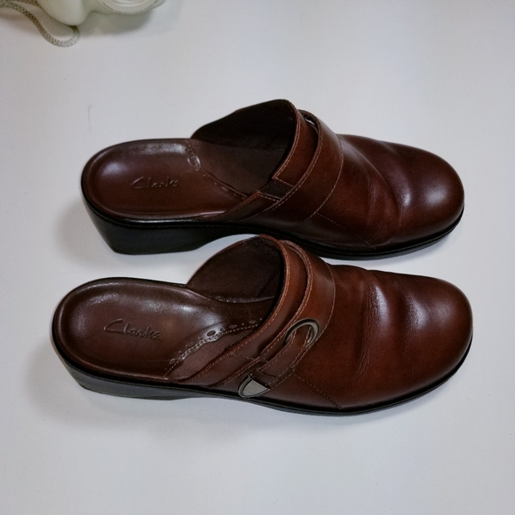 Clark's size 9 brown slip-on clogs/mules - Picture 1 of 8
